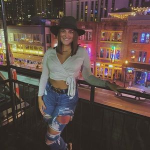 Meet your Posher, Samantha